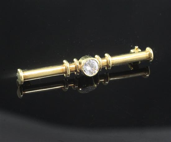 A 1990s Theo Fennell 18ct gold and solitaire diamond set bar brooch, 43mm.